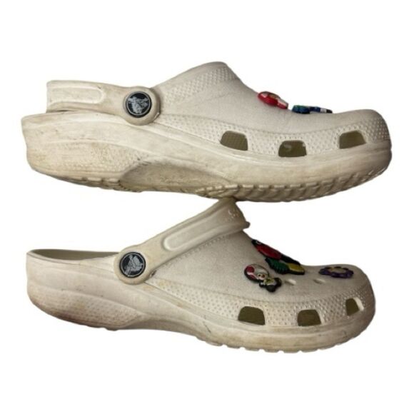 Crocs White Classic With 10 Jibits. Size 7. - Picture 3 of 8